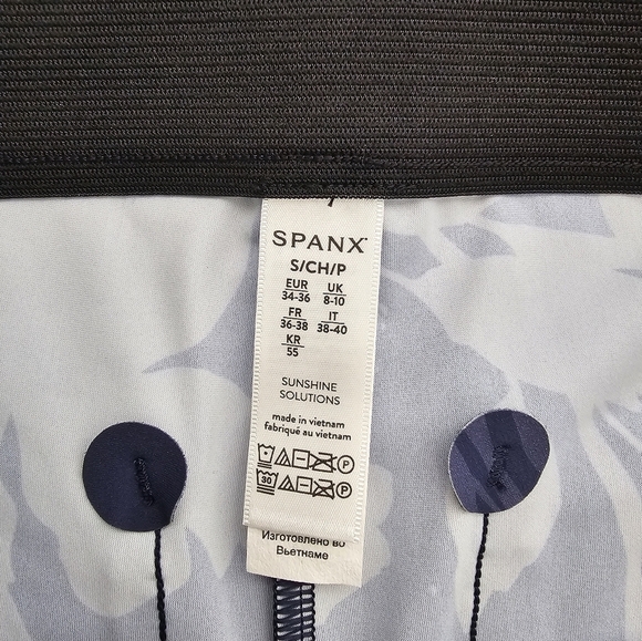 Spanx Sunshine Kick Flare Pant Floret Navy Size Small - Picture 8 of 13